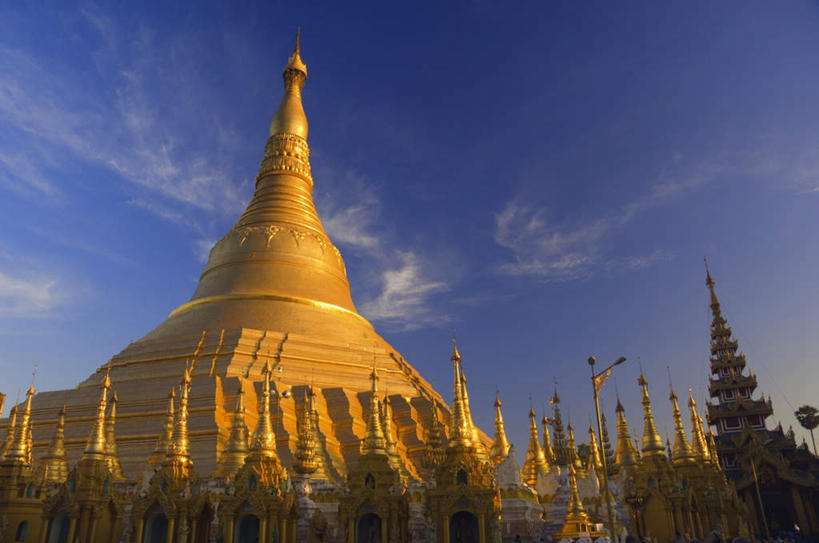 无人,寺庙,横图,室外,白天,仰视,旅游,度假,标志建筑,地标,建筑,缅甸,亚洲,阴影,节日,朦胧,模糊,光线,影子,屋顶,云,云朵,燃烧,云彩,顶棚,文化,娱乐,建设,蓝色,白云,蓝天,天空,阳光,香火,庙宇,天,祈祷,享受,休闲,健康,金色,旅游胜地,放松,许愿,宗教,东南亚,信仰,晴朗,纪念,祈求,缅甸联邦,仰光大金塔,仰光大金寺,雪德宫大金塔,大金塔,瑞大光塔,瑞光大金塔,平安,晴空,彩图,低角度拍摄,庙,寺,仰光