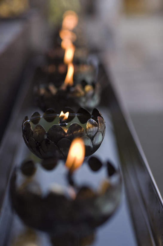 无人,竖图,室外,特写,白天,正面,旅游,度假,蜡烛,泰国,亚洲,一排,许多,阴影,朦胧,模糊,整齐,光线,火焰,影子,烛光,很多,燃烧,娱乐,排列,点燃,享受,休闲,放松,东南亚,队列,泰王国,清迈府,清迈省,彩图