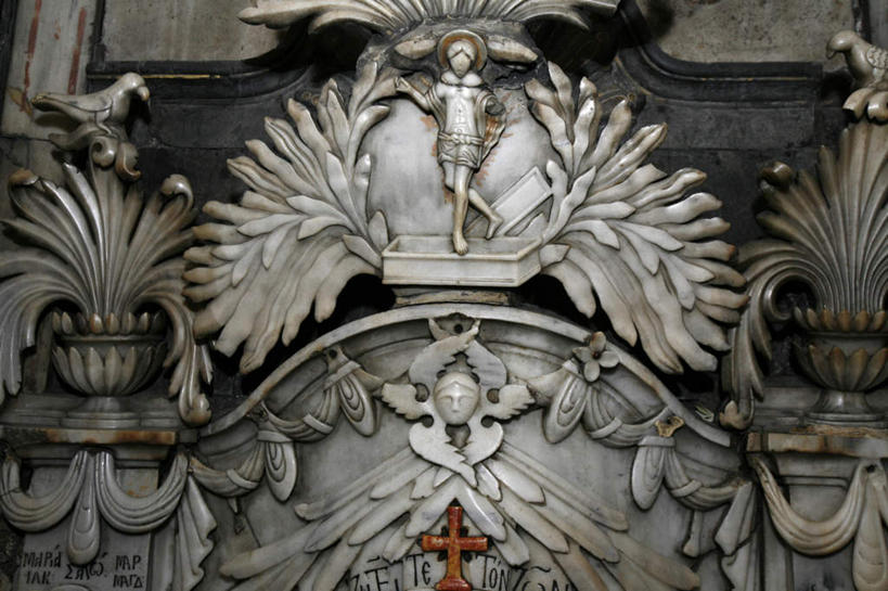 无人,教堂,横图,室内,白天,正面,旅游,度假,名胜古迹,标志建筑,地标,建筑,雕塑,巴勒斯坦,亚洲,阴影,节日,遗迹,艺术,装饰,光线,雕刻,雕像,影子,首都,古迹,文化,文物,娱乐,建设,古建筑,工艺品,祈祷,享受,休闲,健康,旅游胜地,放松,许愿,宗教,信仰,纪念,华丽,修饰,祈求,美术,点缀,基督,基督教,天主教,主题,西亚,耶稣,陈列,信念,古文明,圣墓教堂,救世主,功能,美学,衬托,美观,雅致,雅观,富丽,基利斯督,弥赛亚,默西亚,华美,巴勒斯坦国,耶路撒冷,复活大堂,平安,彩图,大教堂,礼拜堂