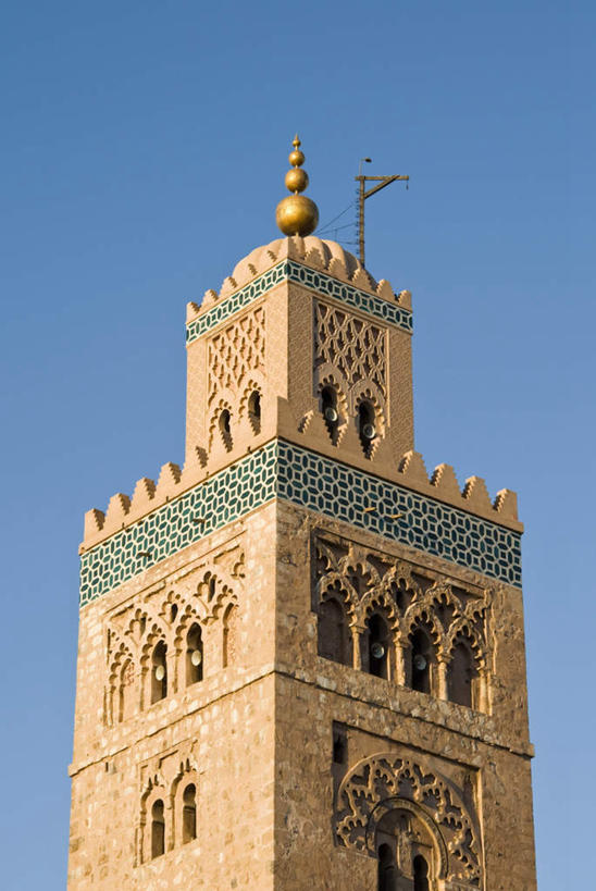 无人,寺庙,竖图,室外,白天,仰视,旅游,度假,名胜古迹,窗户,标志建筑,地标,建筑,旗帜,非洲,摩洛哥,一排,阴影,节日,遗迹,整齐,光线,影子,拱门,燃烧,古迹,文化,文物,娱乐,旗子,建设,古建筑,玻璃窗,排列,一个,蓝色,蓝天,天空,阳光,香火,庙宇,天,祈祷,享受,休闲,健康,旅游胜地,放松,许愿,宗教,信仰,晴朗,单个,纪念,祈求,队列,古文明,万里无云,旌旗,旗号,阿非利加洲,摩洛哥王国,马拉喀什,库图比亚清真寺,库杜比亚清真寺,平安,晴空,晴空万里,彩图,低角度拍摄,庙,寺