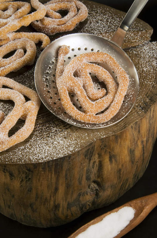 点心,无人,竖图,俯视,室内,白天,餐桌,桌子,许多,阴影,朦胧,模糊,光线,木制,滤器,影子,勺子,调料,食品,糖,甜点,甜品,树桩,调味品,调味料,树,树干,食物,糕点,排列,一个,木制品,调羹,汤匙,甜食,木桩,单个,餐台,漏勺,摆列,彩图,高角度拍摄,布列,分列