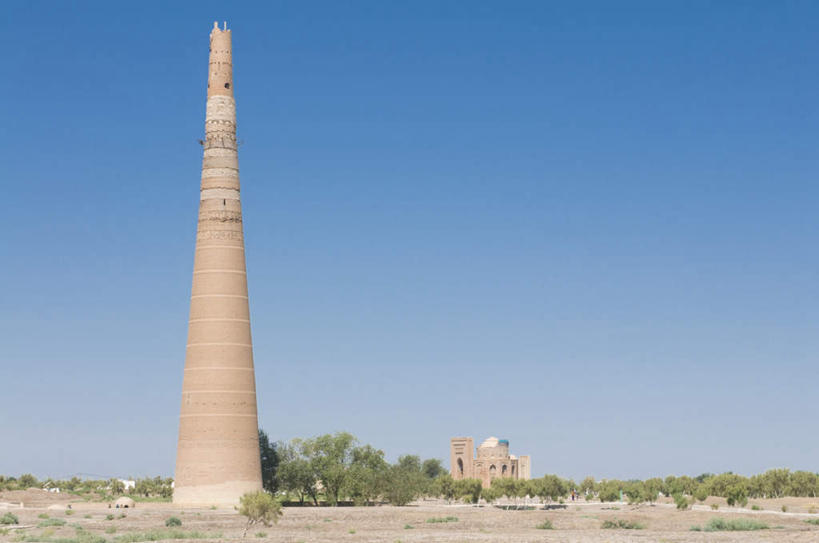 帆船,无人,横图,室外,白天,正面,旅游,度假,草地,草坪,名胜古迹,沙漠,植物,标志建筑,地标,建筑,船,土库曼斯坦,亚洲,阴影,节日,遗迹,光线,影子,墙,屋顶,塔,顶棚,古迹,文化,文物,娱乐,建设,古建筑,墙壁,墙面,草,树,树木,蓝色,绿色,蓝天,天空,阳光,自然,交通工具,天,祈祷,享受,休闲,健康,旅游胜地,放松,许愿,宗教,信仰,生长,晴朗,成长,纪念,祈求,伊斯兰教,中亚,载具,清真寺,古文明,万里无云,土库曼,平安,大漠,砂漠,晴空,晴空万里,彩图