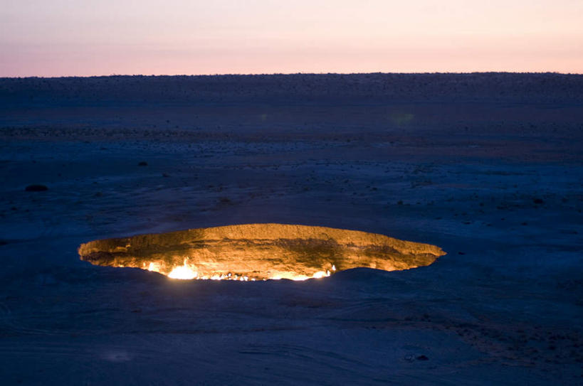 无人,横图,俯视,室外,白天,旅游,度假,热情,火山,美景,火,土库曼斯坦,亚洲,阴影,光线,火焰,影子,洞,景观,云,云朵,燃烧,云彩,娱乐,蓝色,白云,蓝天,天空,阳光,自然,天,享受,休闲,景色,放松,洞穴,晴朗,中亚,自然风光,穴,土库曼,活火山,死火山,休眠火山,晴空,彩图,高角度拍摄