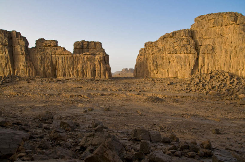 无人,横图,室外,白天,正面,旅游,度假,石头,沙漠,山,山脉,非洲,阿尔及利亚,阴影,堆积,光线,石子,影子,山峰,山峦,娱乐,阳光,群山,享受,休闲,放松,风化,阿非利加洲,阿尔及利亚民主人民共和国,风蚀,石化,风蚀地貌,岩石层,大漠,砂漠,石块,岩石,彩图