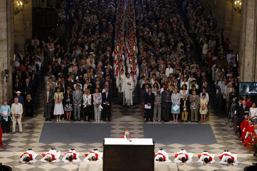 西方人,无人,教堂,站,走,跪,横图,俯视,室外,白天,旅游,度假,照明,法国,巴黎,欧洲,欧洲人,阴影,节日,光线,壁灯,长袍,影子,灯光,首都,许多人,文化,娱乐,灯,白色,阳光,讲台,灯具,祈祷,站着,一群人,享受,休闲,健康,放松,许愿,宗教,信仰,纪念,祈求,照亮,基督教,照明设备,天主教,信念,祭台,法兰西共和国,法兰西第五共和国,平安,男人,男性,年轻男性,年轻女性,女人,女性,白种人,步行,跪着,散步,站立,走路,彩图,高角度拍摄,大教堂,礼拜堂