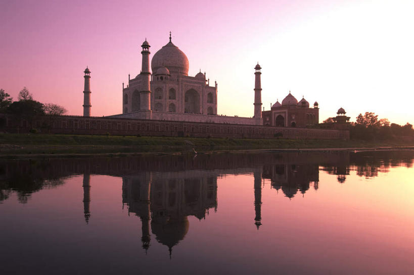 无人,横图,室外,白天,正面,旅游,度假,河流,名胜古迹,日落,水,植物,地标,泰姬陵,印度,亚洲,阴影,遗迹,光线,影子,柱子,墙,河水,水流,晚霞,霞光,落日,背光,古迹,文物,娱乐,古建筑,墙壁,墙面,树,树木,绿色,倒影,阳光,自然,黄昏,享受,休闲,墓地,旅游胜地,彩霞,放松,生长,成长,倒映,坟墓,陵墓,南亚,逆光,坟场,古文明,世界文化遗产,泰姬.马哈尔陵,伊斯兰建筑,泰姬玛哈,世界七大奇迹,夕照,反照,泰吉.玛哈尔陵,夕阳,彩图,斜阳,标志性建筑
