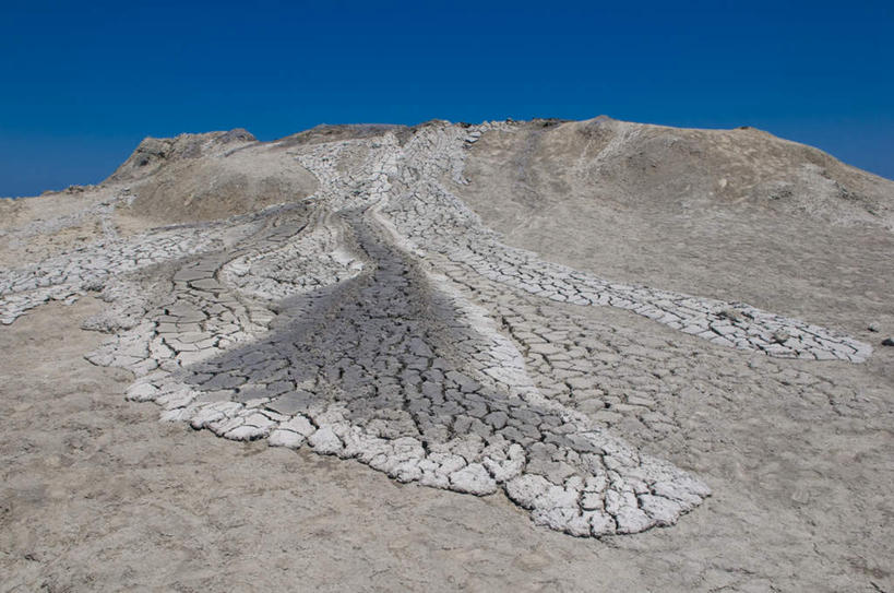 无人,横图,室外,白天,仰视,旅游,度假,火山,石头,美景,阿塞拜疆,亚洲,阴影,光线,石子,影子,景观,娱乐,蓝色,蓝天,天空,阳光,自然,天,享受,休闲,景色,放松,晴朗,自然风光,西亚,万里无云,阿塞拜疆共和国,活火山,石块,死火山,休眠火山,岩石,晴空,晴空万里,彩图,低角度拍摄