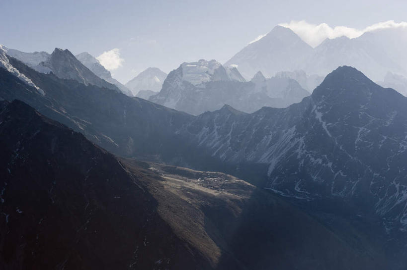 无人,横图,俯视,航拍,室外,白天,旅游,度假,美景,山,雪,雪山,大雪,道路,路,尼泊尔,亚洲,阴影,朦胧,模糊,光线,影子,冰,积雪,景观,山峰,雪景,冬季,冬天,小路,交通,山峦,娱乐,蓝色,蓝天,天空,阳光,自然,天,享受,休闲,景色,放松,寒冷,晴朗,冰冷,鸟瞰,自然风光,南亚,万里无云,尼泊尔王国,严寒,冰凉,酷寒,凛冽,凛凛,极冷,珠穆朗玛峰国家公园,晴空,晴空万里,彩图,高角度拍摄