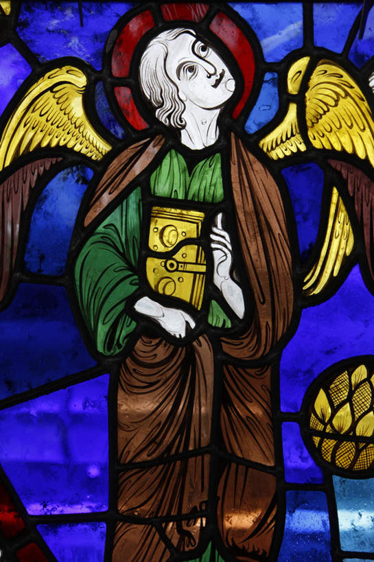 西方人,一个人,无人,教堂,站,竖图,室内,特写,白天,正面,民族服装,旅游,度假,名胜古迹,窗户,标志建筑,地标,建筑,法国,欧洲,欧洲人,仅一个男性,仅一个人,仅一个中年男性,天使,握,节日,遗迹,装饰,翅膀,拿,拿着,注视,古迹,文化,文物,娱乐,建设,古建筑,玻璃窗,观察,看,祈祷,站着,享受,休闲,健康,旅游胜地,放松,握着,许愿,宗教,信仰,观看,纪念,华丽,修饰,祈求,点缀,察看,基督教,神圣,关注,天主教,善良,信徒,信念,古文明,法兰西共和国,衬托,美观,雅致,雅观,法兰西第五共和国,使者,厄尔.卢瓦尔省,沙特尔大教堂,彩绘玻璃,彩色玻璃,教堂玻璃,艺术玻璃,沙特尔圣母大教堂,夏特尔大教堂,平安,圣洁,男人,男性,中年男性,白种人,站立,半身,彩图,传统服装,民俗服,大教堂,礼拜堂