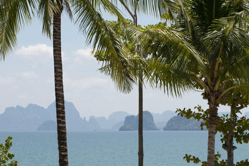 无人,横图,室外,白天,正面,旅游,度假,海浪,海洋,石头,美景,沙滩,山,山脉,植物,棕榈树,叶子,泰国,亚洲,阴影,光线,沙子,石子,影子,海岸,景观,浪花,山峰,云,云朵,绿叶,沙地,山峦,云彩,娱乐,树,树木,蓝色,绿色,白云,蓝天,天空,阳光,自然,海水,群山,天,享受,休闲,嫩叶,景色,放松,东南亚,生长,晴朗,成长,自然风光,海景,棕榈叶,首府,泰王国,攀牙府,攀牙,叶,叶片,大海,风浪,海,海水的波动,海滩,近岸浪,石块,岩石,涌浪,晴空,彩图