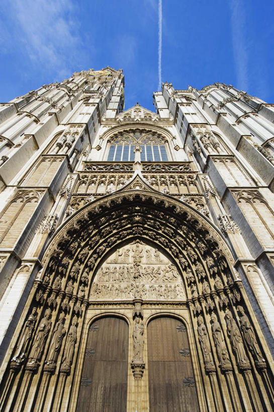 无人,教堂,竖图,室外,白天,仰视,旅游,度假,门,标志建筑,地标,建筑,雕塑,比利时,欧洲,阴影,节日,艺术,装饰,光线,雕刻,雕像,影子,墙,云,云朵,拱门,云彩,文化,娱乐,建设,墙壁,墙面,蓝色,白云,蓝天,天空,阳光,工艺品,门框,天,祈祷,享受,休闲,健康,旅游胜地,放松,许愿,宗教,信仰,晴朗,纪念,祈求,美术,基督教,西欧,天主教,主题,陈列,信念,功能,美学,比利时王国,安特卫普,安特卫普圣母堂,平安,晴空,彩图,低角度拍摄,大教堂,礼拜堂