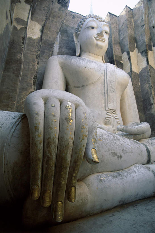 东方人,裸体,一个人,无人,寺庙,坐,盘腿,竖图,室外,白天,仰视,旅游,度假,标志建筑,地标,建筑,雕塑,泰国,亚洲,仅一个男性,仅一个人,仅一个中年男性,阴影,节日,艺术,装饰,光线,雕刻,雕像,影子,云,云朵,燃烧,云彩,注视,黄种人,文化,娱乐,建设,素可泰,一个,蓝色,白云,蓝天,天空,阳光,香火,工艺品,庙宇,天,观察,看,祈祷,享受,休闲,健康,旅游胜地,放松,许愿,宗教,东南亚,信仰,晴朗,单个,观看,纪念,祈求,美术,察看,关注,主题,陈列,泰王国,西昌寺,功能,美学,赤身,平安,男人,男性,中年男性,亚洲人,晴空,盘腿而坐,盘膝,盘着腿的,盘着腿坐,双腿交叉,坐着,半身,彩图,低角度拍摄,庙,寺