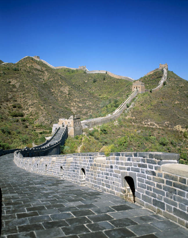 无人,竖图,室外,白天,正面,旅游,度假,草地,草坪,石头,名胜古迹,山,山脉,植物,标志建筑,地标,建筑,北京,中国,亚洲,阴影,遗迹,光线,石子,影子,山峰,山峦,首都,古迹,文物,娱乐,建设,古建筑,草,树,树木,蓝色,绿色,蓝天,天空,阳光,自然,群山,天,享受,休闲,旅游胜地,放松,生长,晴朗,成长,古文明,东亚,万里无云,中华人民共和国,北京市,京,北平,华北地区,古北口镇,司马台,司马台长城,司马台村,石块,岩石,晴空,晴空万里,彩图