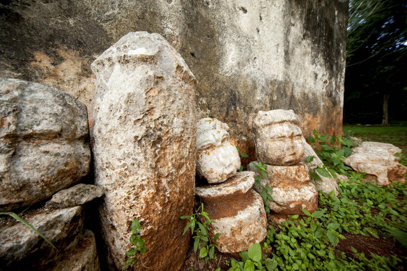 无人,家,宫殿,横图,室外,白天,正面,旅游,度假,草地,草坪,石头,名胜古迹,植物,别墅,标志建筑,地标,建筑,雕塑,墨西哥,阴影,遗迹,艺术,装饰,光线,雕刻,雕像,石子,影子,房屋,墙,屋子,公寓,古迹,文物,娱乐,建设,古建筑,洋房,楼房,废墟,墙壁,墙面,住宅,草,树,树木,蓝色,绿色,蓝天,天空,阳光,自然,工艺品,天,享受,休闲,旅游胜地,放松,生长,晴朗,成长,纪念,美术,北美,北美洲,玛雅,主题,美洲,豪宅,陈列,古文明,万里无云,尤卡坦半岛,功能,美学,北亚美利加洲,亚美利加洲,墨西哥合众国,仙人掌王国,玛雅遗址,犹加敦半岛,石块,岩石,晴空,晴空万里,彩图,房子