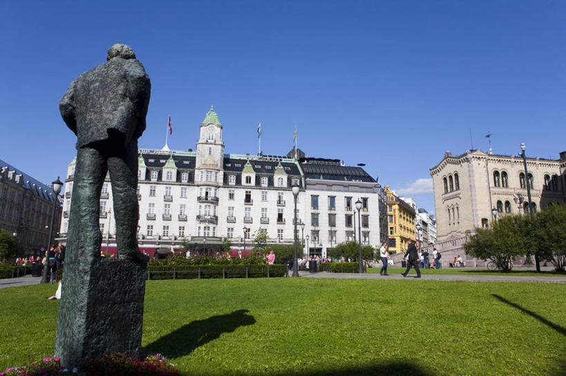 无人,公园,家,横图,室外,白天,仰视,度假,草地,草坪,美景,植物,城市风光,城市,路灯,照明,雕塑,挪威,欧洲,阴影,艺术,装饰,光线,雕刻,雕像,影子,房屋,屋子,景观,灯光,首都,娱乐,楼房,住宅,灯,草,树,树木,蓝色,绿色,蓝天,天空,阳光,自然,工艺品,天,享受,休闲,景色,放松,生长,晴朗,成长,纪念,照亮,美术,照明设备,斯堪的纳维亚,北欧,斯堪的纳维亚半岛,主题,陈列,万里无云,奥斯陆,功能,美学,挪威王国,晴空,晴空万里,彩图,低角度拍摄,房子