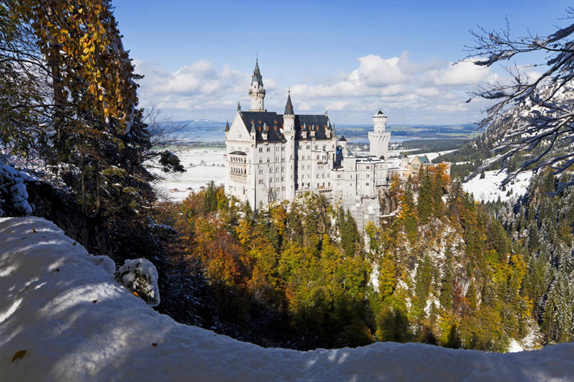 无人,横图,室外,白天,正面,旅游,度假,美景,树林,雪,植物,大雪,德国,欧洲,阴影,光线,影子,堡垒,城堡,积雪,景观,雪景,云,云朵,冬季,冬天,云彩,娱乐,新天鹅堡,树,树木,蓝色,绿色,白云,蓝天,天空,阳光,自然,天,享受,休闲,景色,放松,寒冷,生长,晴朗,成长,西欧,要塞,自然风光,德意志联邦共和国,新天鹅城堡,严寒,巴伐利亚,巴伐利亚州,拜恩州,拜恩自由州,设防,晴空,彩图