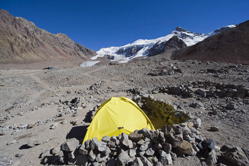 无人,横图,室外,白天,正面,旅游,度假,礁石,石头,美景,山,雪,雪山,大雪,阿根廷,阴影,朦胧,模糊,光线,石子,影子,帐篷,冰,积雪,景观,山峰,雪景,冬季,冬天,山峦,娱乐,蓝色,蓝天,天空,阳光,自然,天,享受,休闲,景色,南美,放松,寒冷,晴朗,冰冷,南美洲,拉丁美洲,自然风光,美洲,露营,野营,万里无云,宿营,亚美利加洲,严寒,南亚美利加洲,冰凉,酷寒,凛冽,凛凛,极冷,阿根廷共和国,阿空加瓜山,门多萨,门多萨省,礁,石块,岩石,晴空,晴空万里,彩图