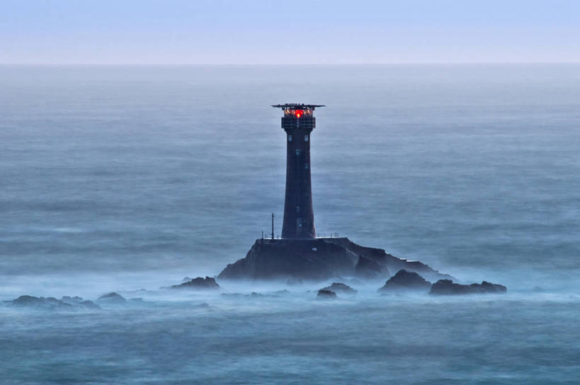 无人,横图,俯视,室外,白天,旅游,度假,海浪,海洋,美景,标志建筑,道路,地标,建筑,英国,欧洲,信息,景观,浪花,水平线,辽阔,灯塔,交通,海平线,方向,娱乐,建设,蓝色,蓝天,天空,自然,海水,天,享受,休闲,广阔,旅游胜地,景色,放松,晴朗,引导,指引,一望无际,西欧,自然风光,大不列颠,海景,大不列颠及北爱尔兰联合王国,万里无云,大不列颠联合王国,日不落英帝国,航标,无边无际,一马平川,康沃尔,康沃尔郡,兰兹角,大海,风浪,海,海水的波动,近岸浪,涌浪,晴空,晴空万里,彩图,高角度拍摄,水天相接,水天一线,导航