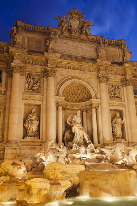 无人,家,竖图,室外,白天,仰视,旅游,度假,日落,窗户,标志建筑,地标,建筑,喷泉,雕塑,意大利,欧洲,罗马,艺术,装饰,雕刻,雕像,房屋,屋子,景观,晚霞,霞光,落日,首都,文化,娱乐,建设,楼房,玻璃窗,住宅,黄昏,工艺品,品味,享受,休闲,旅游胜地,彩霞,放松,纪念,美术,南欧,主题,水景,陈列,意大利共和国,许愿池,特莱维喷泉,少女喷泉,许愿泉,功能,美学,美观,夕照,设计,夕阳,彩图,低角度拍摄,全身,房子,斜阳