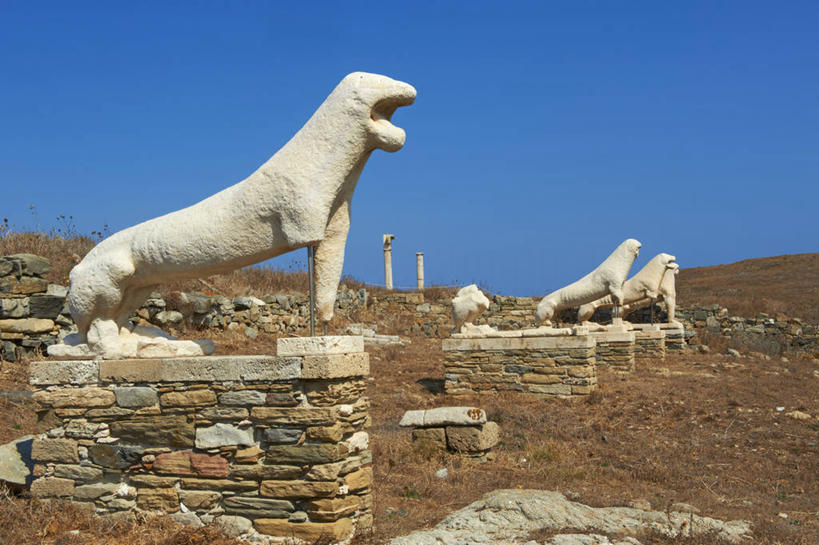 无人,站,横图,室外,白天,侧面,旅游,度假,名胜古迹,沙漠,标志建筑,地标,建筑,哺乳动物,野生动物,狮子,雕塑,希腊,欧洲,三只,阴影,遗迹,艺术,装饰,光线,雕刻,雕像,影子,建筑群,注视,古迹,文物,娱乐,建设,古建筑,石雕,蓝色,蓝天,天空,阳光,动物,工艺品,天,观察,看,站着,享受,休闲,旅游胜地,放松,晴朗,观看,纪念,美术,察看,基克拉迪群岛,关注,主题,凶猛,陈列,古文明,希腊共和国,万里无云,功能,美学,基克拉泽斯群岛,提洛岛,残暴,凶残,大漠,砂漠,晴空,晴空万里,站立,彩图,全身