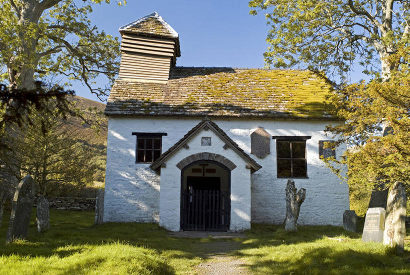 无人,家,木屋,教堂,横图,室外,白天,正面,旅游,度假,烟囱,草地,草坪,美景,植物,英国,欧洲,阴影,节日,光线,影子,景观,文化,娱乐,住宅,草,树,树木,蓝色,绿色,蓝天,天空,阳光,自然,天,祈祷,享受,休闲,健康,景色,放松,许愿,宗教,信仰,生长,晴朗,成长,纪念,祈求,西欧,自然风光,大不列颠,威尔士,信念,大不列颠及北爱尔兰联合王国,万里无云,大不列颠联合王国,日不落英帝国,威尔士公国,圣玛丽教堂,平安,晴空,晴空万里,彩图,大教堂,礼拜堂,茅舍,茅屋,棚屋,小木屋,小屋