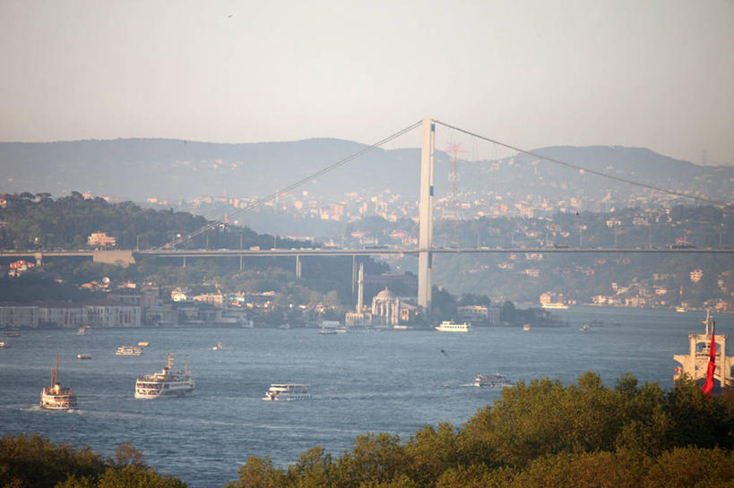 无人,家,横图,俯视,航拍,室外,白天,旅游,度假,草地,草坪,河流,森林,山,山脉,树林,水,植物,标志建筑,大桥,地标,建筑,立交桥,桥梁,欧洲,土耳其,亚洲,房屋,屋子,河水,山峰,水流,高架,斜拉桥,桥,山峦,娱乐,建设,跨海大桥,楼房,住宅,草,树,树木,蓝色,绿色,蓝天,天空,自然,群山,天,享受,休闲,旅游胜地,放松,生长,晴朗,成长,鸟瞰,西亚,万里无云,博斯普鲁斯海峡,伊斯坦布尔海峡,欧亚大桥,晴空,晴空万里,彩图,高角度拍摄,房子,博斯普鲁斯海峡大桥,土耳其共和国