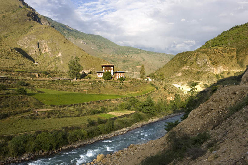 无人,横图,室外,白天,正面,旅游,度假,草地,草坪,河流,石头,美景,山,山脉,水,植物,不丹,亚洲,阴影,光线,石子,影子,河水,景观,山峰,水流,云,云朵,山峦,首都,云彩,娱乐,草,树,树木,蓝色,绿色,白云,蓝天,天空,阳光,自然,群山,天,享受,休闲,景色,放松,生长,晴朗,成长,自然风光,南亚,不丹王国,廷布,石块,岩石,晴空,彩图