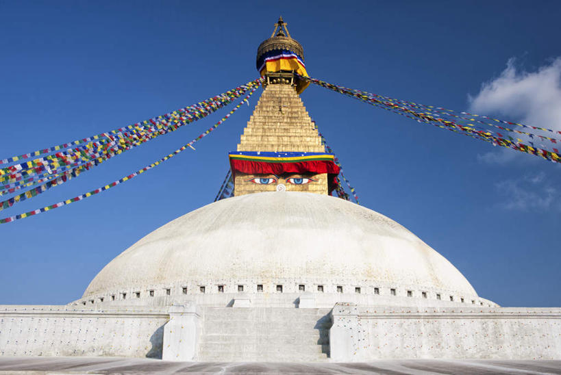 眼睛,眉毛,睫毛,无人,寺庙,横图,彩色,室外,白天,仰视,旅游,度假,名胜古迹,标志建筑,地标,建筑,旗帜,尼泊尔,亚洲,瞳孔,一双,许多,吊挂,悬挂,阴影,节日,遗迹,光线,纹路,纹理,影子,墙,云,云朵,首都,挂,云彩,古迹,文化,文物,娱乐,旗子,建设,古建筑,墙壁,墙面,排列,蓝色,白云,蓝天,天空,阳光,庙宇,天,祈祷,享受,休闲,健康,旅游胜地,放松,许愿,眼部,宗教,佛教,信仰,晴朗,纪念,五颜六色,祈求,色彩斑斓,南亚,五彩缤纷,古文明,加德满都,博达塔,肌理,尼泊尔王国,加都,五彩斑斓,旌旗,旗号,摆列,释教,德满都,五光十色,博大哈佛塔,浮图纳特塔,平安,睫,眉,眼,眼睫毛,眼眉,晴空,彩图,低角度拍摄,庙,寺,布列,分列,眼眉毛