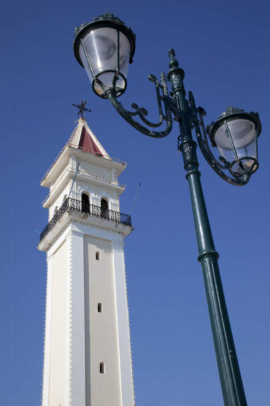 无人,竖图,室外,白天,仰视,度假,美景,城市风光,城市,路灯,照明,希腊,欧洲,阴影,高大,光线,影子,景观,塔,灯光,宏伟,娱乐,灯,蓝色,蓝天,天空,阳光,天,享受,休闲,景色,放松,晴朗,照亮,照明设备,希腊共和国,万里无云,爱奥尼亚群岛,伊奥尼亚群岛,高峻,嵬峨,扎金索斯,扎金索斯岛,晴空,晴空万里,彩图,低角度拍摄