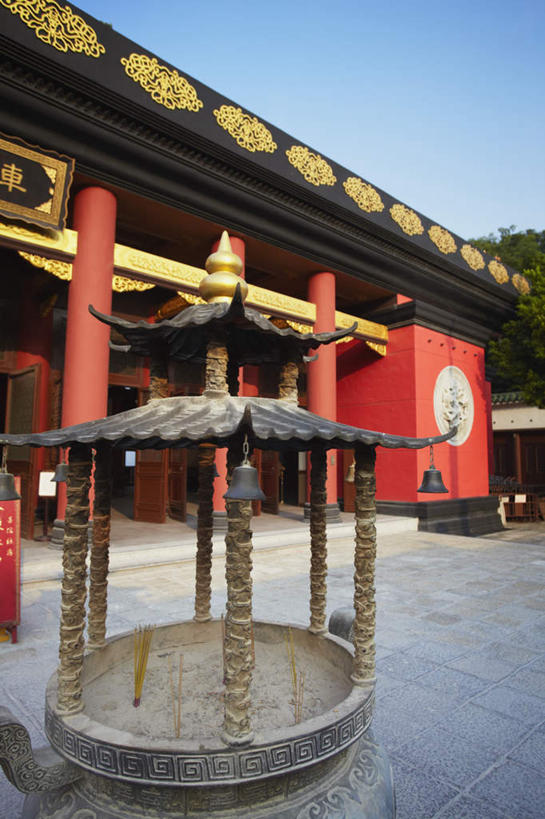 无人,寺庙,竖图,室外,白天,仰视,旅游,度假,名胜古迹,标志建筑,地标,建筑,香港,中国,亚洲,阴影,节日,遗迹,光线,影子,塔,燃烧,古迹,文化,文物,娱乐,建设,古建筑,宝塔,阳光,香火,庙宇,祈祷,享受,休闲,健康,旅游胜地,放松,许愿,宗教,信仰,纪念,祈求,港,古文明,东亚,新界,香港特别行政区,港澳台,中华人民共和国,浮图,浮屠,车公庙,平安,彩图,低角度拍摄,庙,寺