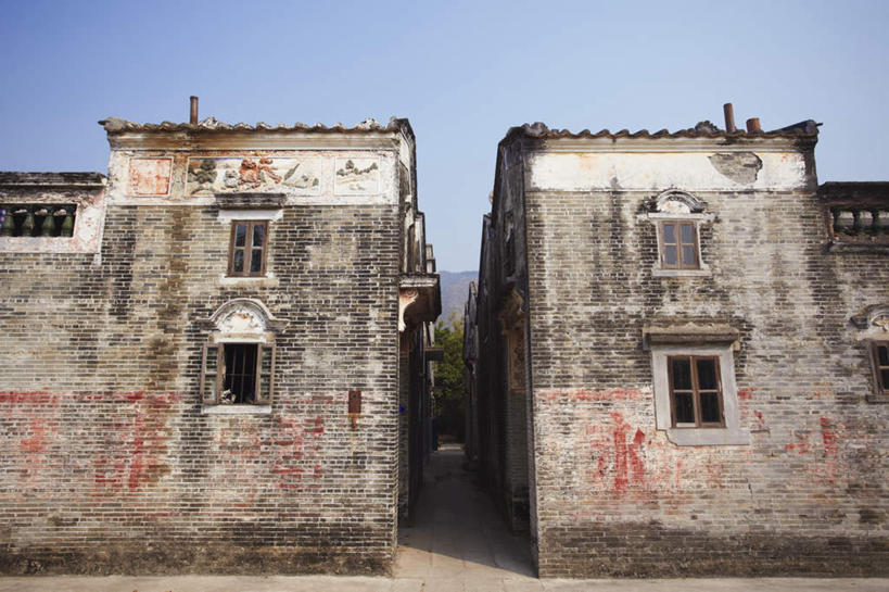 无人,家,露台,横图,室外,白天,仰视,旅游,度假,名胜古迹,窗户,落地窗,阳台,标志建筑,道路,地标,建筑,路,公路,中国,亚洲,阴影,遗迹,光线,影子,房屋,屋子,公寓,交通,古迹,文物,娱乐,建设,古建筑,洋房,楼房,玻璃窗,住宅,蓝色,蓝天,天空,阳光,天,享受,休闲,旅游胜地,放松,晴朗,古文明,东亚,广东,广东省,万里无云,中华人民共和国,华南地区,粤,开平,晴空,晴空万里,马路,彩图,低角度拍摄,房子,露天阳台