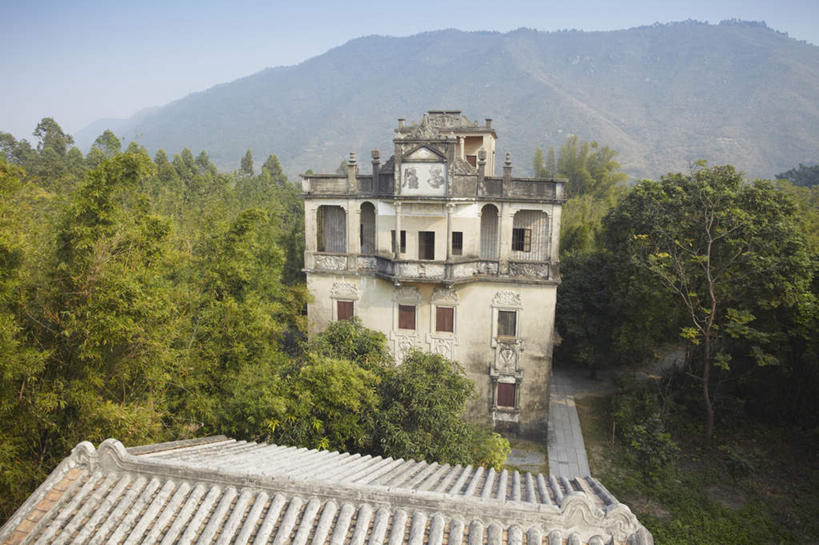 无人,家,横图,俯视,室外,白天,旅游,度假,名胜古迹,森林,山,山脉,树林,植物,标志建筑,地标,建筑,中国,亚洲,阴影,遗迹,光线,影子,房屋,屋子,山峰,山峦,古迹,文物,娱乐,建设,古建筑,楼房,住宅,树,树木,蓝色,绿色,蓝天,天空,阳光,自然,群山,天,享受,休闲,旅游胜地,放松,生长,晴朗,成长,古文明,东亚,广东,广东省,万里无云,中华人民共和国,华南地区,粤,开平,晴空,晴空万里,彩图,高角度拍摄,房子