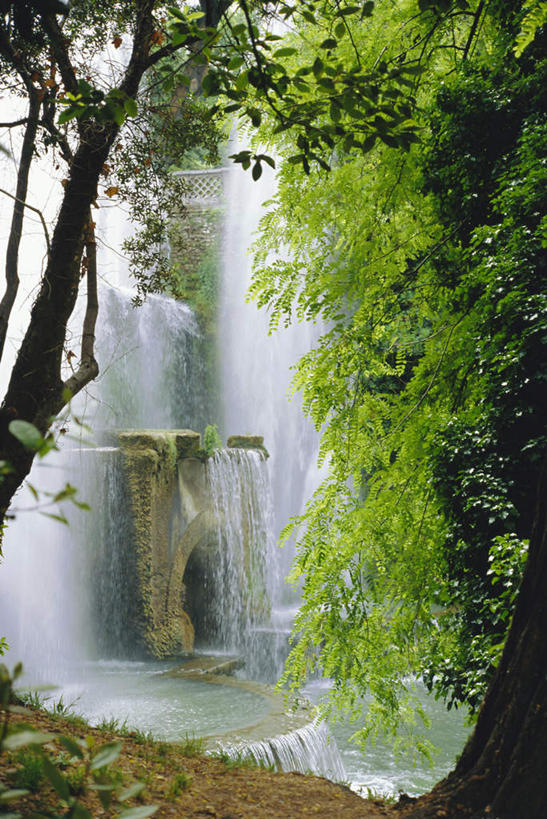 无人,竖图,室外,白天,正面,旅游,度假,草地,草坪,河流,石头,美景,瀑布,山,山脉,水,植物,意大利,欧洲,阴影,飞溅,溅,光线,石子,液体,影子,河水,景观,山峰,水滴,水流,悬崖,山峦,娱乐,水珠,草,树,树木,绿色,小溪,阳光,自然,群山,溪水,享受,休闲,景色,放松,生长,成长,南欧,喷洒,自然风光,沉积岩,意大利共和国,绝壁,蒂沃利,水成岩,跌水,石块,岩石,彩图