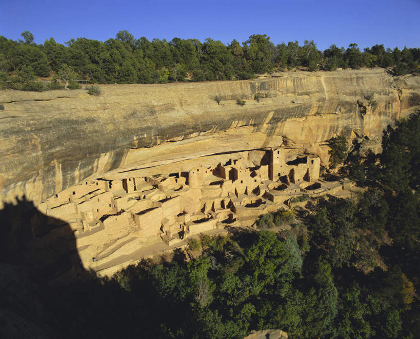 无人,公园,横图,俯视,室外,白天,旅游,度假,草地,草坪,石头,美景,山,山脉,植物,美国,阴影,光线,石子,影子,景观,山峰,山峦,娱乐,草,树,树木,蓝色,绿色,蓝天,天空,阳光,自然,群山,天,享受,休闲,景色,放松,生长,晴朗,成长,北美,北美洲,国家公园,自然风光,美洲,科罗拉多州,万里无云,科罗拉多,弗德台地国家公园,梅萨维德国家公园,北亚美利加洲,亚美利加洲,百年州,弗德台地,梅萨维德,石块,岩石,晴空,晴空万里,彩图,高角度拍摄