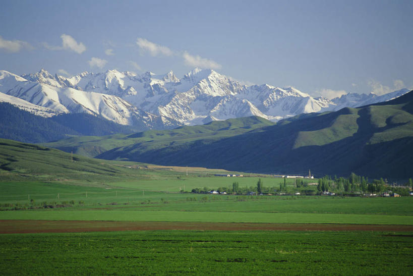 无人,横图,室外,白天,正面,旅游,度假,草地,草坪,石头,美景,山,雪,雪山,植物,大雪,吉尔吉斯斯坦,亚洲,阴影,光线,石子,影子,冰,积雪,景观,山峰,雪景,冬季,冬天,山峦,娱乐,草,蓝色,绿色,蓝天,天空,阳光,自然,天,享受,休闲,景色,放松,寒冷,晴朗,冰冷,中亚,自然风光,万里无云,严寒,冰凉,酷寒,凛冽,凛凛,极冷,吉尔吉斯斯坦共和国,石块,岩石,晴空,晴空万里,彩图