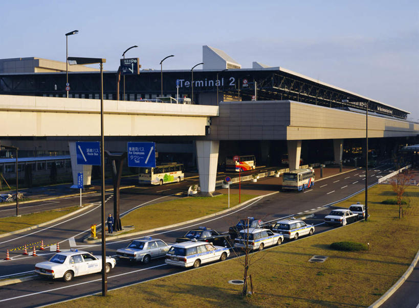 无人,高楼大厦,机场,横图,俯视,室外,白天,度假,办公楼,草地,草坪,美景,植物,城市风光,城市,大厦,道路,飞机场,建筑,路,路灯,摩天大楼,写字楼,公路,汽车,照明,日本,阴影,光线,影子,景观,灯光,分界线,停车线,交通,千叶县,娱乐,车,灯,草,蓝色,绿色,蓝天,天空,阳光,楼宇,交通工具,轿车,天,享受,休闲,商务楼,景色,放松,晴朗,车行道,车行道分界线,照亮,照明设备,载具,标线,车行线,本州,万里无云,关东地方,本州岛,千叶,成田,成田国际机场,成田机场,成田市,航空站,空港,晴空,晴空万里,马路,彩图,高角度拍摄,大楼,高层建筑,高楼,摩天楼