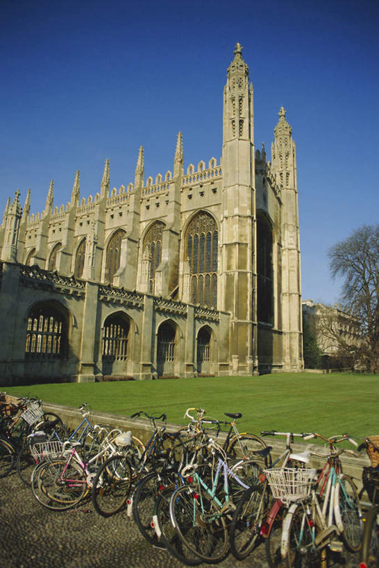 无人,学校,教学楼,竖图,室外,白天,仰视,度假,草地,草坪,美景,植物,城市风光,城市,自行车,英国,欧洲,一排,阴影,整齐,光线,影子,墙,景观,娱乐,校园,英格兰,墙壁,墙面,车,脚踏车,草,树,树木,排列,蓝色,绿色,蓝天,天空,阳光,自然,交通工具,天,享受,休闲,教室,景色,放松,生长,晴朗,成长,西欧,队列,载具,大不列颠,大不列颠及北爱尔兰联合王国,万里无云,剑桥,院校,大不列颠联合王国,日不落英帝国,高等学府,剑桥大学,英国剑桥大学,剑桥郡,晴空,晴空万里,彩图,低角度拍摄,大学,教学大楼