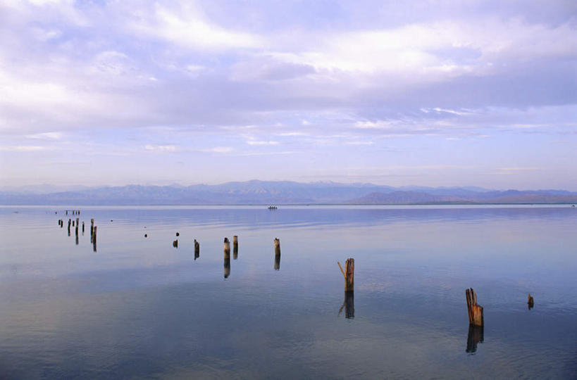 无人,横图,室外,白天,正面,旅游,度假,湖,湖泊,美景,山,山脉,水,吉尔吉斯斯坦,亚洲,一排,许多,阴影,整齐,光线,棍子,影子,湖面,景观,山峰,水流,水面,云,云朵,山峦,很多,云彩,娱乐,排列,蓝色,白云,倒影,蓝天,天空,阳光,自然,湖水,群山,天,享受,休闲,景色,放松,晴朗,倒映,中亚,队列,自然风光,反照,吉尔吉斯斯坦共和国,晴空,彩图