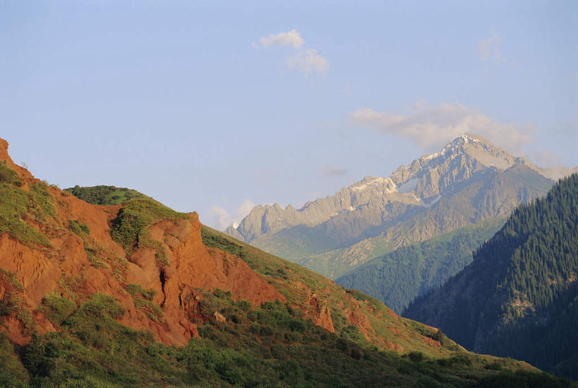 无人,横图,室外,白天,正面,旅游,度假,草地,草坪,美景,山,山脉,植物,吉尔吉斯斯坦,亚洲,阴影,光线,影子,景观,山峰,云,云朵,山峦,云彩,娱乐,草,树,树木,蓝色,绿色,白云,蓝天,天空,阳光,自然,群山,天,享受,休闲,景色,放松,峭壁,生长,晴朗,成长,中亚,自然风光,绝壁,吉尔吉斯斯坦共和国,晴空,彩图
