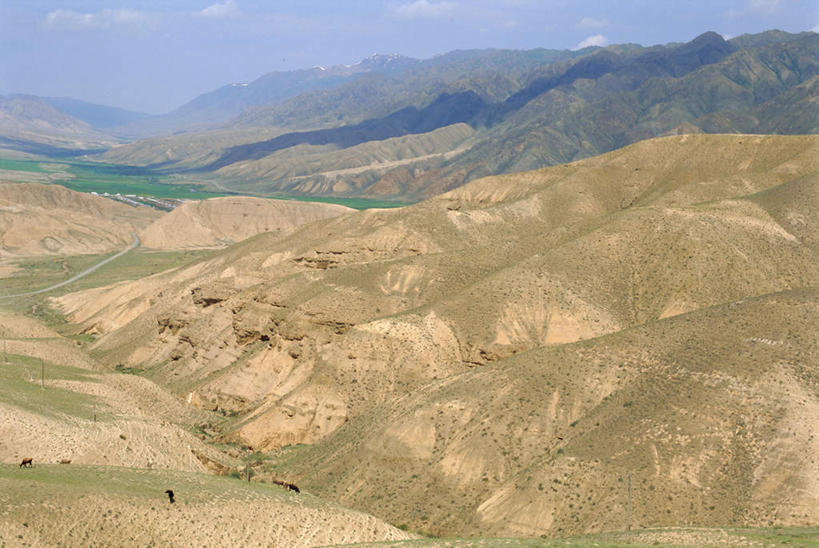 无人,横图,俯视,室外,白天,旅游,度假,草地,草坪,美景,沙漠,山,山脉,植物,吉尔吉斯斯坦,亚洲,阴影,光线,影子,景观,山峰,云,云朵,山峦,云彩,娱乐,草,树,树木,蓝色,绿色,白云,蓝天,天空,阳光,自然,群山,天,享受,休闲,景色,放松,生长,晴朗,成长,中亚,自然风光,吉尔吉斯斯坦共和国,大漠,砂漠,晴空,彩图,高角度拍摄
