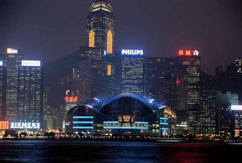 无人,高楼大厦,码头,横图,全景,室外,夜晚,正面,度假,海浪,海洋,美景,城市风光,标志建筑,城市,大厦,地标,港口,建筑,路灯,摩天大楼,夜景,照明,香港,中国,亚洲,阴影,光线,影子,景观,浪花,灯光,娱乐,建设,灯,天空,海水,天,享受,休闲,景色,放松,照亮,港,照明设备,海景,东亚,中环广场,湾仔,香港特别行政区,港澳台,中华人民共和国,湾仔区,大海,风浪,海,海水的波动,近岸浪,涌浪,彩图,摆渡口,埠头,大楼,渡口,渡头,港湾,高层建筑,高楼,海港,货运码头,口岸,摩天楼,商港