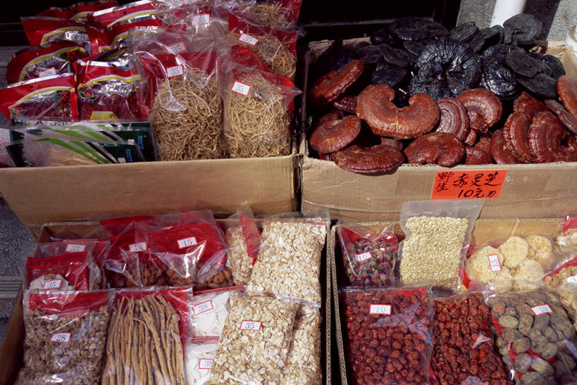 海鲜,无人,商店,横图,俯视,室内,特写,白天,购物,消费,植物,超市,灵芝,袋子,一堆,许多,堆叠,堆积,包装,标志,数字,文字,纸箱,字符,塑料,菌菇,草药,药草,很多,标识,水产,中药,海洋生物,容器,塑料制品,箱子,价格,金融,百货,阿拉伯数字,堆,水生动物,纸板箱,海产品,药材,中草药,水生物,选购,贸易,塑封,百货公司,海底动物,价钱,包装箱,中药材,本草,血拼,代价,芝草,仙草,神芝,瑞草,灵芝草,彩图,高角度拍摄,购物商场,购物中心,商业中心,密封袋,塑封袋