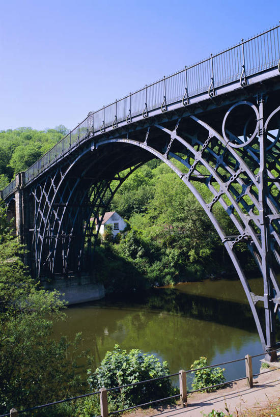 无人,竖图,室外,白天,仰视,旅游,度假,河流,美景,水,植物,大桥,立交桥,桥梁,英国,欧洲,阴影,波纹,光线,影子,河水,景观,水流,高架,斜拉桥,桥,涟漪,娱乐,英格兰,树,树木,蓝色,绿色,倒影,蓝天,水纹,天空,阳光,自然,波浪,天,享受,休闲,景色,放松,生长,晴朗,成长,倒映,西欧,自然风光,大不列颠,大不列颠及北爱尔兰联合王国,万里无云,水晕,大不列颠联合王国,日不落英帝国,反照,西米德兰兹郡,英吉利,西米德兰兹,什罗普郡,晴空,晴空万里,彩图,低角度拍摄
