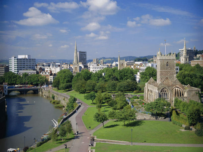 无人,学校,教学楼,家,教堂,横图,俯视,航拍,室外,白天,旅游,度假,草地,草坪,河流,名胜古迹,水,植物,标志建筑,地标,建筑,英国,欧洲,阴影,波纹,节日,遗迹,光线,影子,房屋,屋子,河水,水流,云,云朵,涟漪,云彩,古迹,文化,文物,娱乐,建设,古建筑,校园,楼房,英格兰,住宅,草,树,树木,蓝色,绿色,白云,倒影,蓝天,水纹,天空,阳光,自然,波浪,天,祈祷,享受,休闲,教室,健康,旅游胜地,放松,许愿,宗教,信仰,生长,晴朗,成长,纪念,祈求,倒映,基督教,西欧,鸟瞰,天主教,大不列颠,信念,古文明,大不列颠及北爱尔兰联合王国,水晕,大不列颠联合王国,日不落英帝国,反照,布里斯托尔,布里斯托,布里斯托大学,平安,晴空,彩图,高角度拍摄,房子,大教堂,教学大楼,礼拜堂