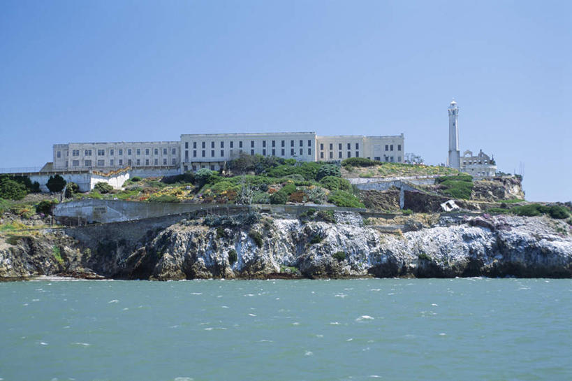 无人,家,横图,室外,白天,正面,度假,草地,草坪,海浪,海洋,石头,美景,植物,窗户,城市风光,城市,道路,美国,阴影,波纹,光线,信息,石子,影子,房屋,墙,屋顶,屋子,景观,浪花,灯塔,交通,涟漪,顶棚,方向,娱乐,楼房,玻璃窗,墙壁,墙面,住宅,草,蓝色,绿色,倒影,蓝天,水纹,天空,阳光,海水,波浪,天,享受,休闲,景色,放松,晴朗,引导,指引,倒映,北美,北美洲,加利福尼亚,美洲,海景,加州,加利福尼亚州,万里无云,金州,黄金州,水晕,北亚美利加洲,亚美利加洲,航标,反照,恶魔岛,旧金山湾,大海,风浪,海,海水的波动,近岸浪,石块,岩石,涌浪,晴空,晴空万里,彩图,房子,美利坚合众国,导航