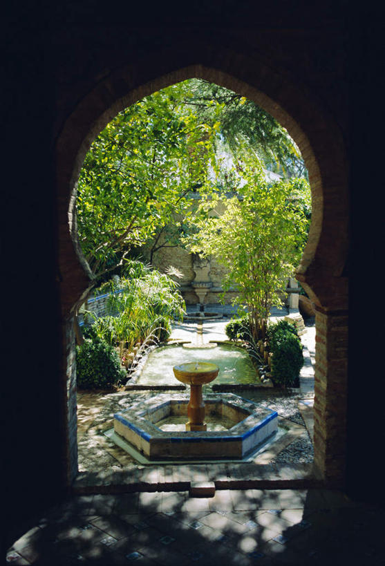 无人,家,宫殿,竖图,室内,白天,正面,度假,美景,植物,别墅,城市风光,城市,喷泉,西班牙,欧洲,阴影,飞溅,溅,光线,液体,影子,房屋,屋子,景观,水滴,公寓,拱门,文化,娱乐,洋房,楼房,住宅,水珠,树,树木,绿色,阳光,自然,品味,享受,休闲,景色,放松,生长,成长,南欧,喷洒,水景,豪宅,西班牙王国,美观,巴斯克,巴斯克自治区,蒙德拉贡,设计,彩图,房子