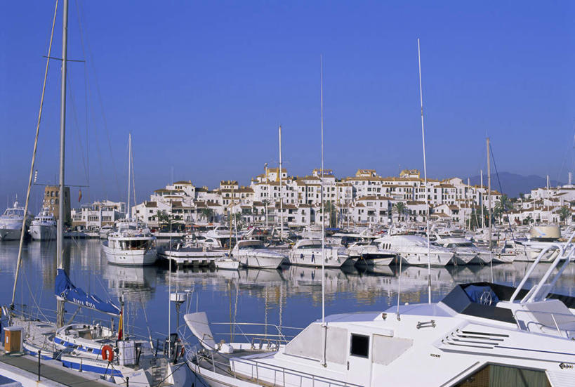 无人,家,码头,横图,室外,白天,正面,度假,海浪,海洋,美景,植物,别墅,窗户,城市风光,城市,港口,轮船,船,西班牙,欧洲,一排,阴影,整齐,并列,并排,光线,影子,房屋,墙,屋子,景观,浪花,公寓,娱乐,洋房,楼房,安达卢西亚,玻璃窗,墙壁,墙面,住宅,树,树木,排列,蓝色,绿色,倒影,蓝天,天空,阳光,自然,海水,交通工具,天,享受,休闲,景色,放松,生长,晴朗,成长,倒映,队列,南欧,载具,安达鲁西亚,平行,海景,马拉加省,万里无云,马拉加,西班牙王国,安达卢西亚自治区,反照,马贝拉,马尔贝拉,大海,风浪,海,海水的波动,近岸浪,涌浪,晴空,晴空万里,彩图,房子,摆渡口,埠头,渡口,渡头,港湾,海港,货运码头,口岸,商港