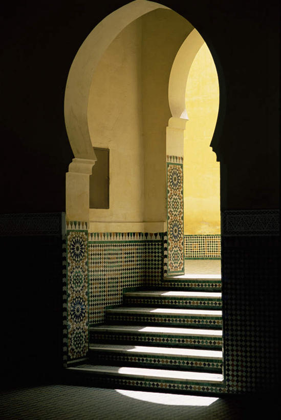 无人,竖图,室内,白天,正面,旅游,度假,楼梯,门,标志建筑,地标,建筑,非洲,摩洛哥,阴影,光线,影子,阶梯,墙,拱门,娱乐,建设,墙壁,墙面,台阶,阳光,门框,享受,休闲,墓地,旅游胜地,放松,坟墓,陵墓,坟场,阿非利加洲,摩洛哥王国,梅克内斯,彩图