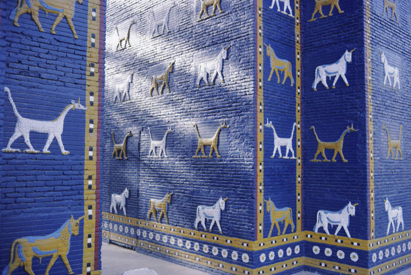 无人,教堂,横图,室外,特写,白天,正面,旅游,度假,标志建筑,地标,建筑,雕塑,一排,阴影,节日,艺术,整齐,装饰,并列,并排,光线,雕刻,雕像,影子,墙,文化,娱乐,建设,墙壁,墙面,排列,阳光,工艺品,祈祷,享受,休闲,健康,旅游胜地,放松,许愿,宗教,信仰,纪念,祈求,美术,基督教,队列,天主教,主题,平行,陈列,信念,古文明,功能,美学,巴比伦,巴比伦帝国,巴比伦王国,古巴比伦王国,美索不达米亚平原,平安,彩图,大教堂,礼拜堂