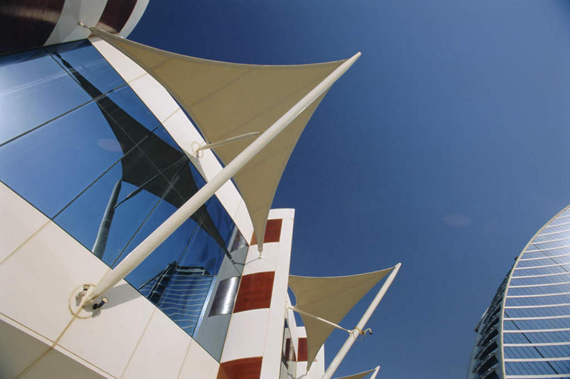 无人,高楼大厦,横图,室外,白天,仰视,度假,办公楼,美景,窗户,城市风光,城市,大厦,建筑,摩天大楼,写字楼,阿联酋,亚洲,一排,阴影,整齐,光线,影子,景观,娱乐,建设,玻璃窗,排列,蓝色,倒影,蓝天,天空,阳光,楼宇,天,享受,休闲,商务楼,景色,放松,晴朗,遮阳棚,倒映,队列,西亚,阿拉伯联合酋长国,迪拜,万里无云,反照,杜拜,晴空,晴空万里,彩图,低角度拍摄,大楼,高层建筑,高楼,摩天楼